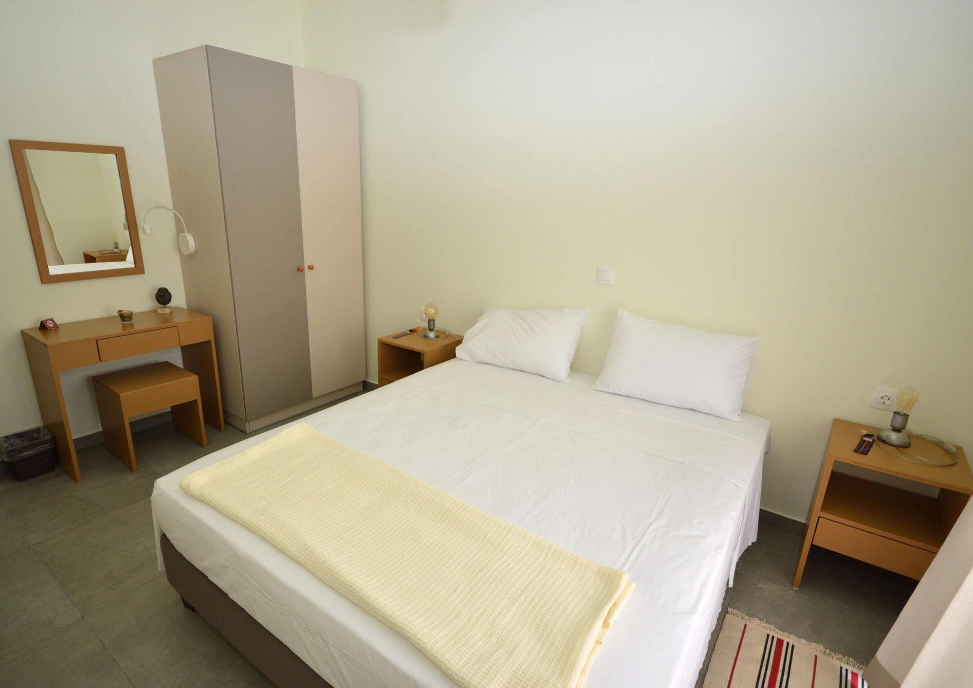 Aegina Bed & Culture Apartment Bagian luar foto