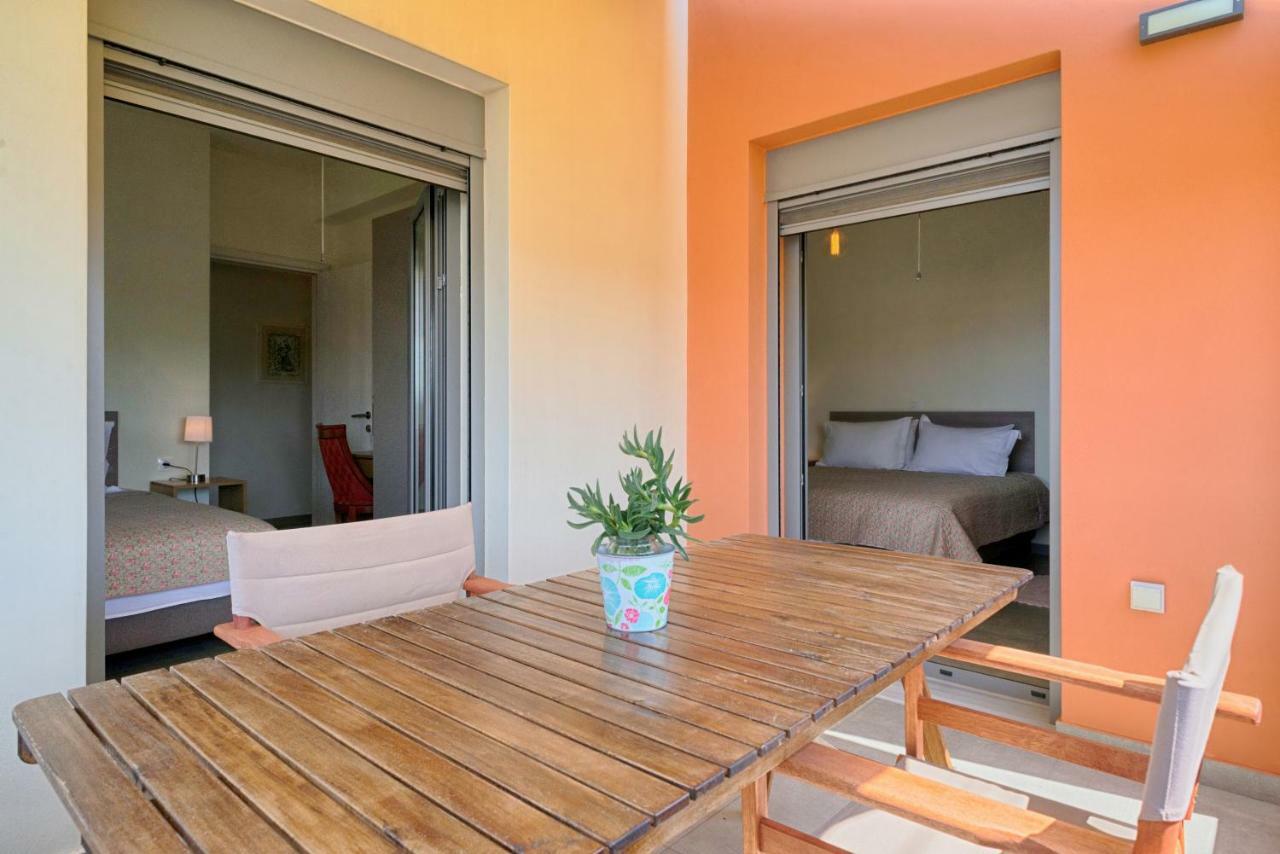 Aegina Bed & Culture Apartment Bagian luar foto