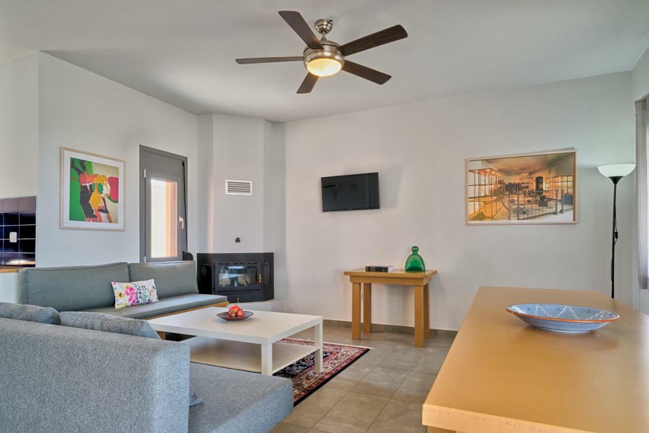 Aegina Bed & Culture Apartment Bagian luar foto